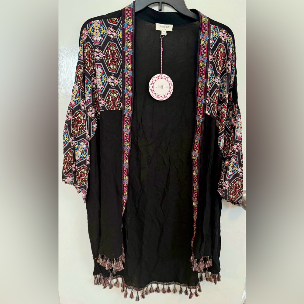 Umgee NWT M/L Embroidered Kimono